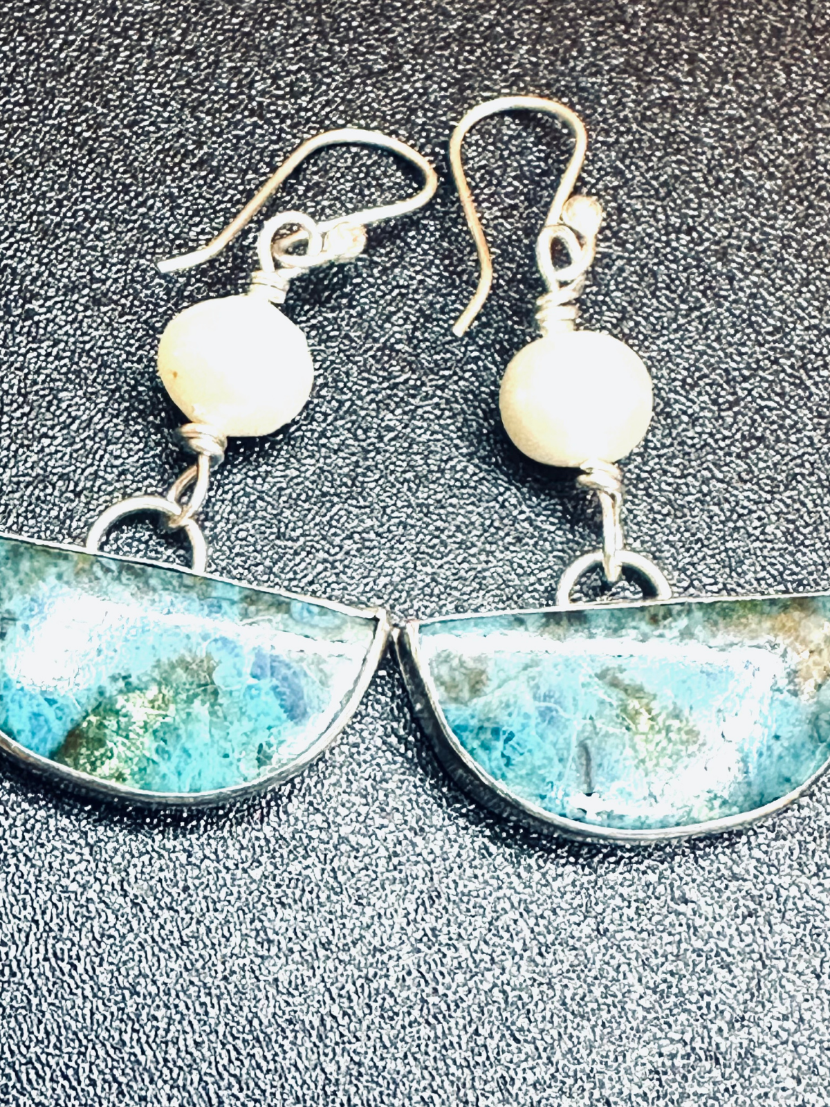 handcrafted_blue_azurite_pearl_earrings_silver