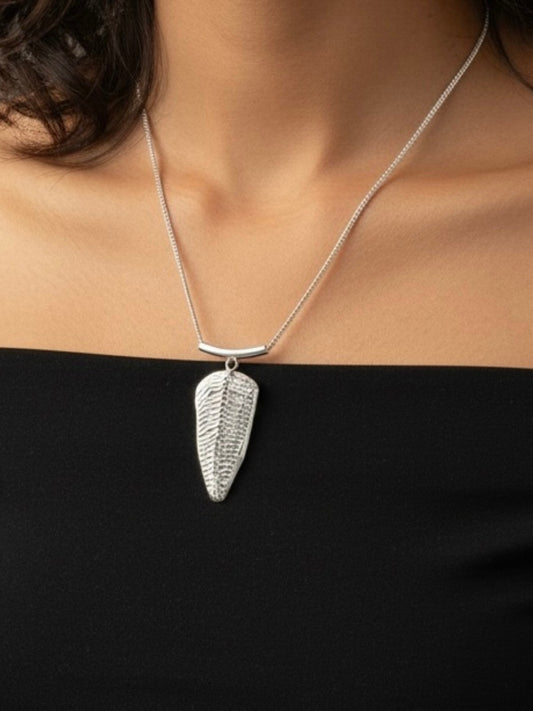 sterling_silver_textured_pendant_necklace