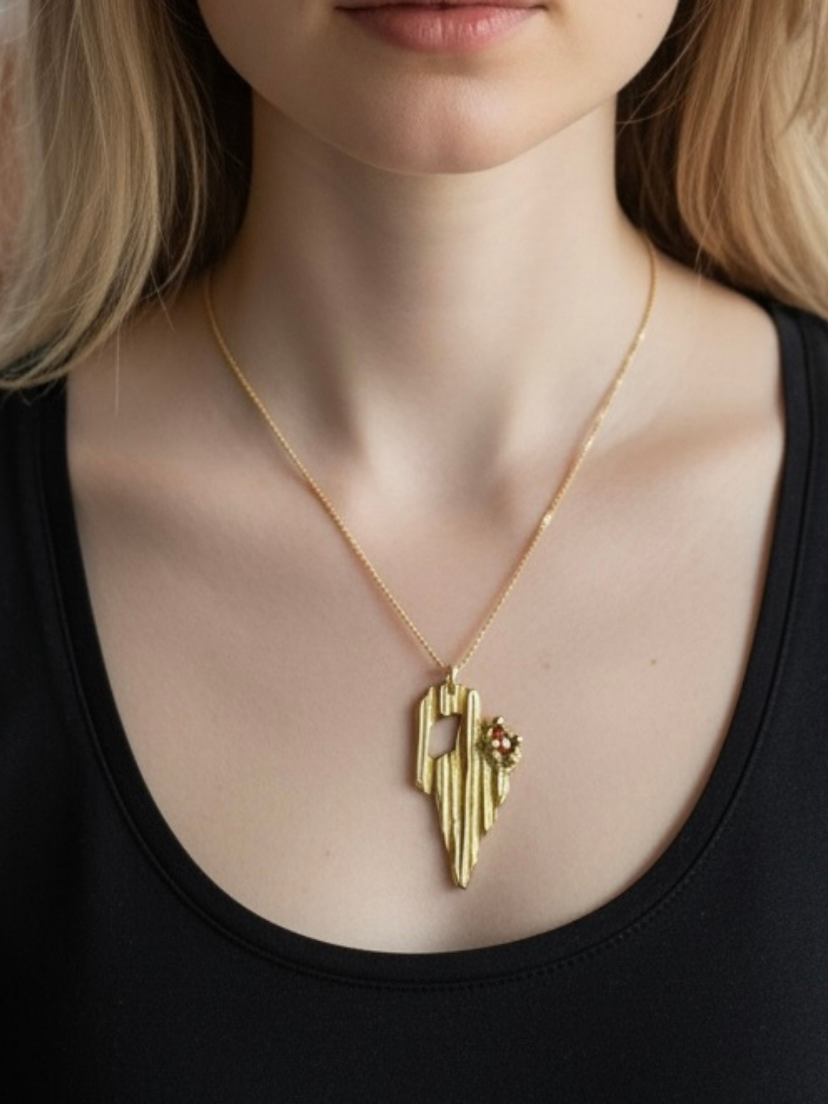 artisan_bronze_red_zirconia_pendant_gold_plated_necklace