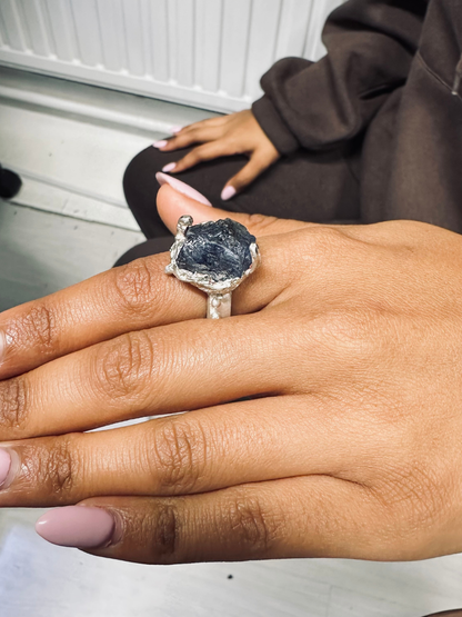 artisan_raw_tanzanite_ring_recycled_sterling_silver_jewellery