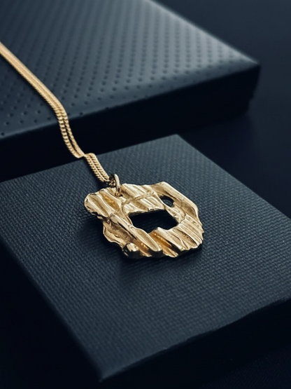 bronze_pendant_necklace_gold_plated_chain