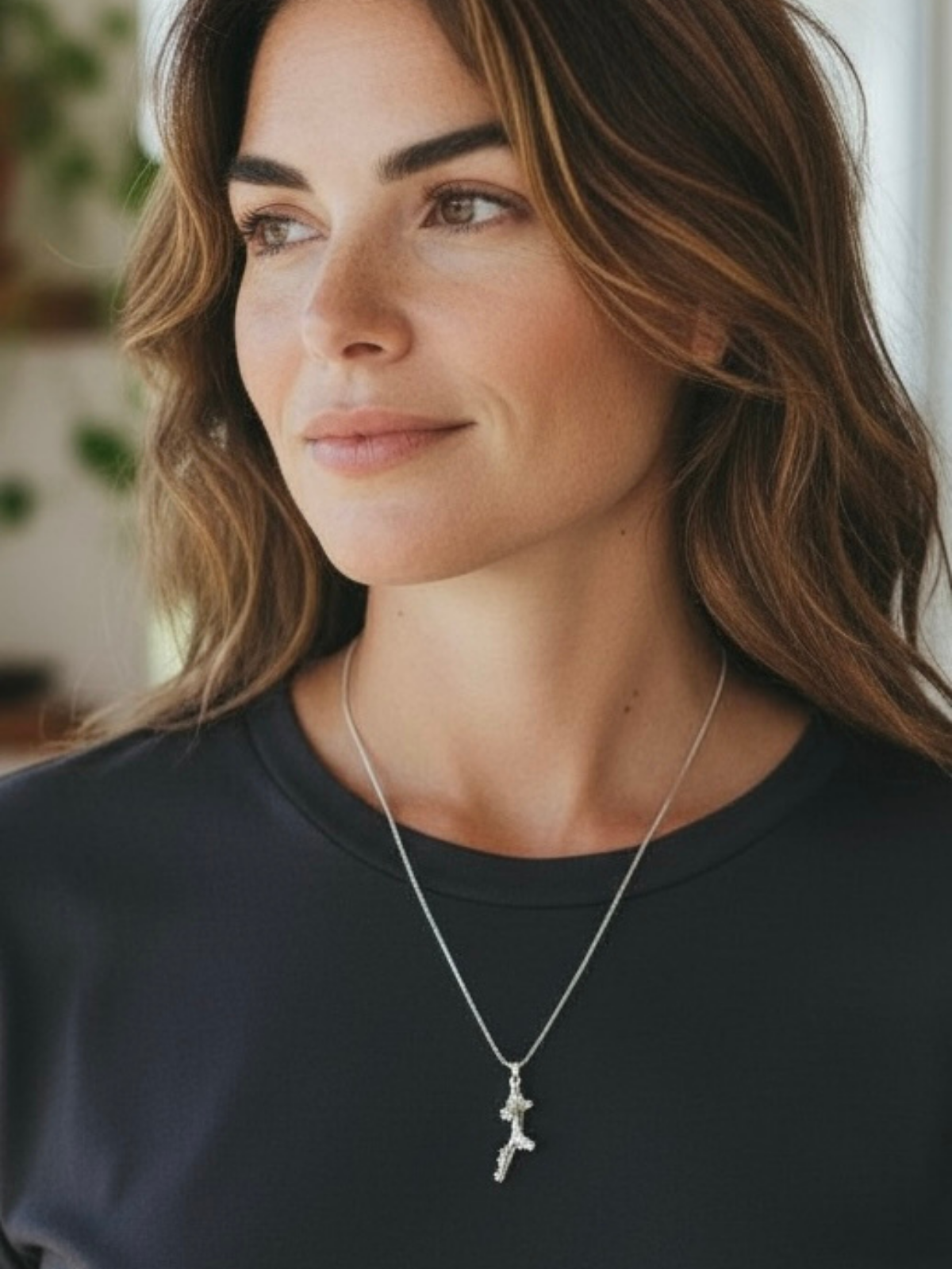 fine_silver_necklace_with_coral_pendant