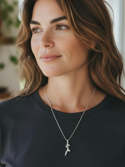 fine_silver_necklace_with_coral_pendant