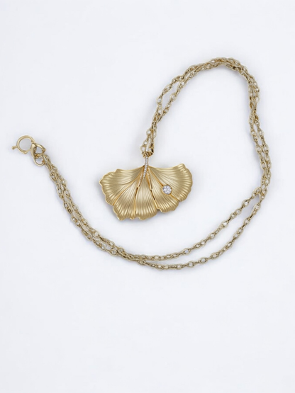 ginkgo_leaf_bronze_pendant_handcrafted_design