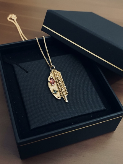 handcrafted_bronze_pendant_with_zirconia_gold_chain