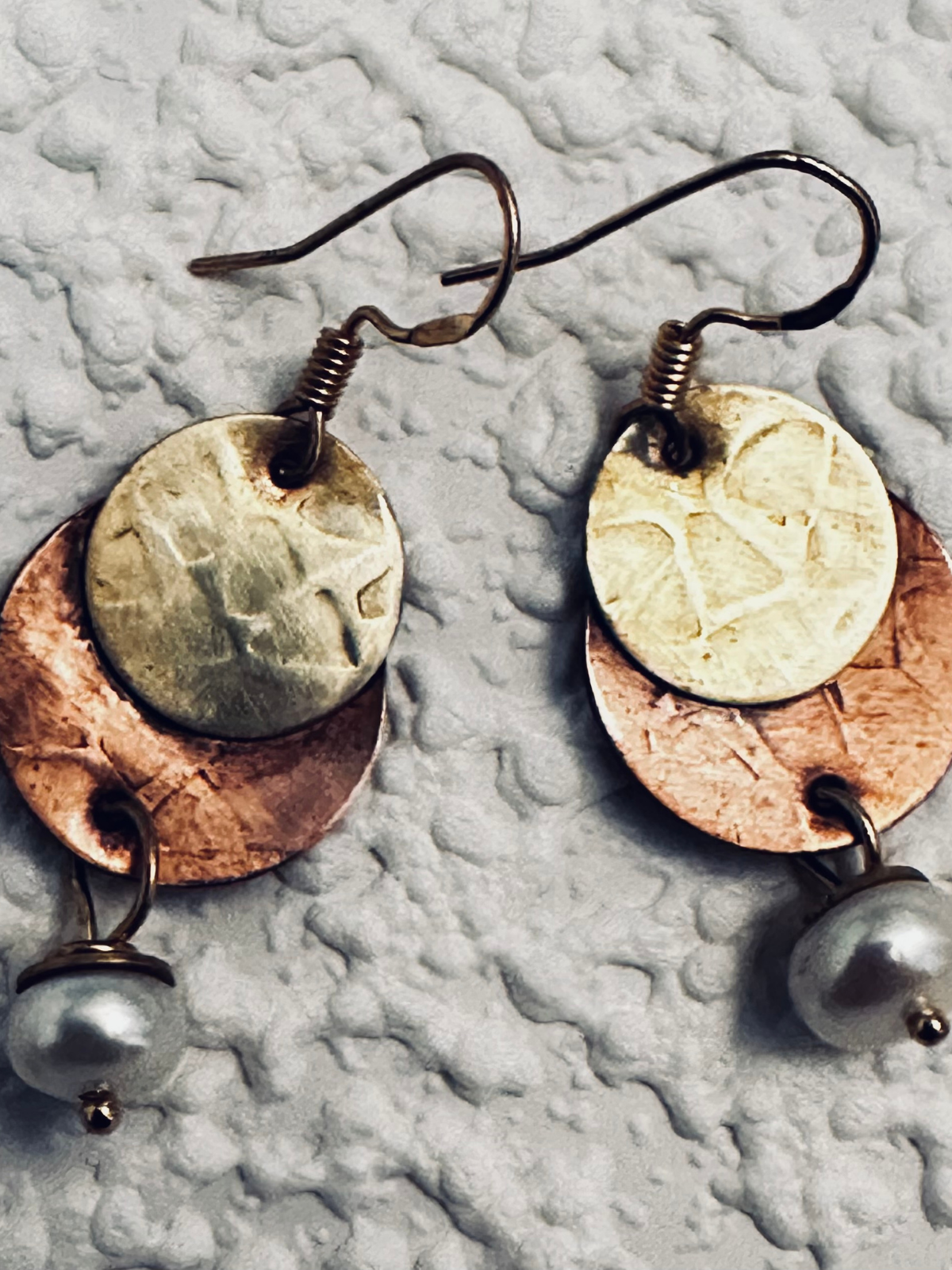 handcrafted_copper_brass_disc_earrings_with_pearl