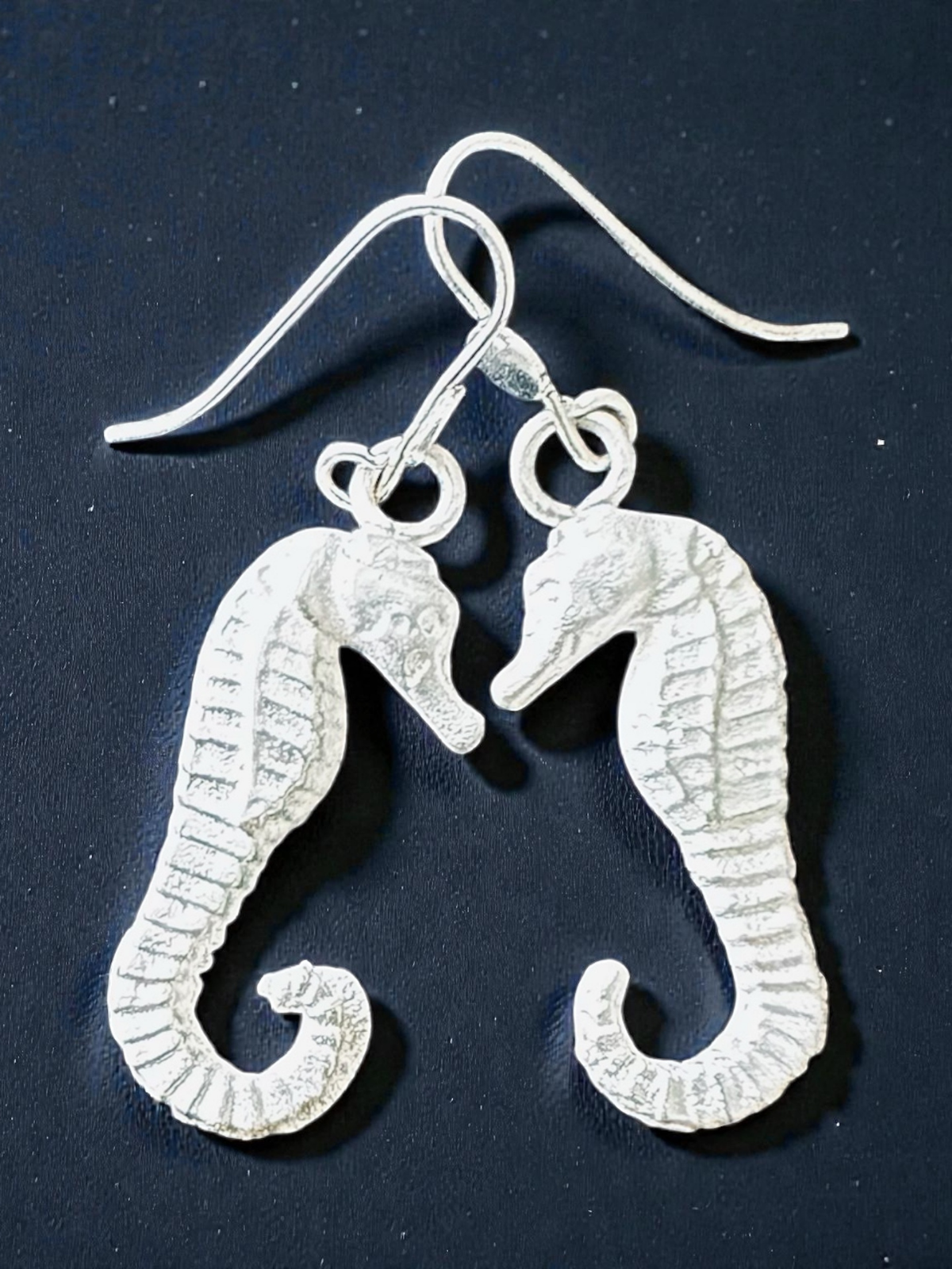handcrafted_seahorse_earrings_recycled_silver