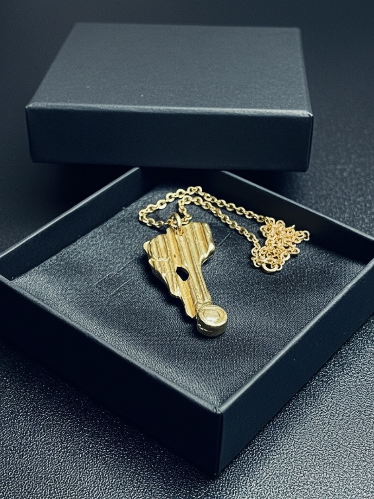 minimal_bronze_pendant_necklace_gold_plated_chain