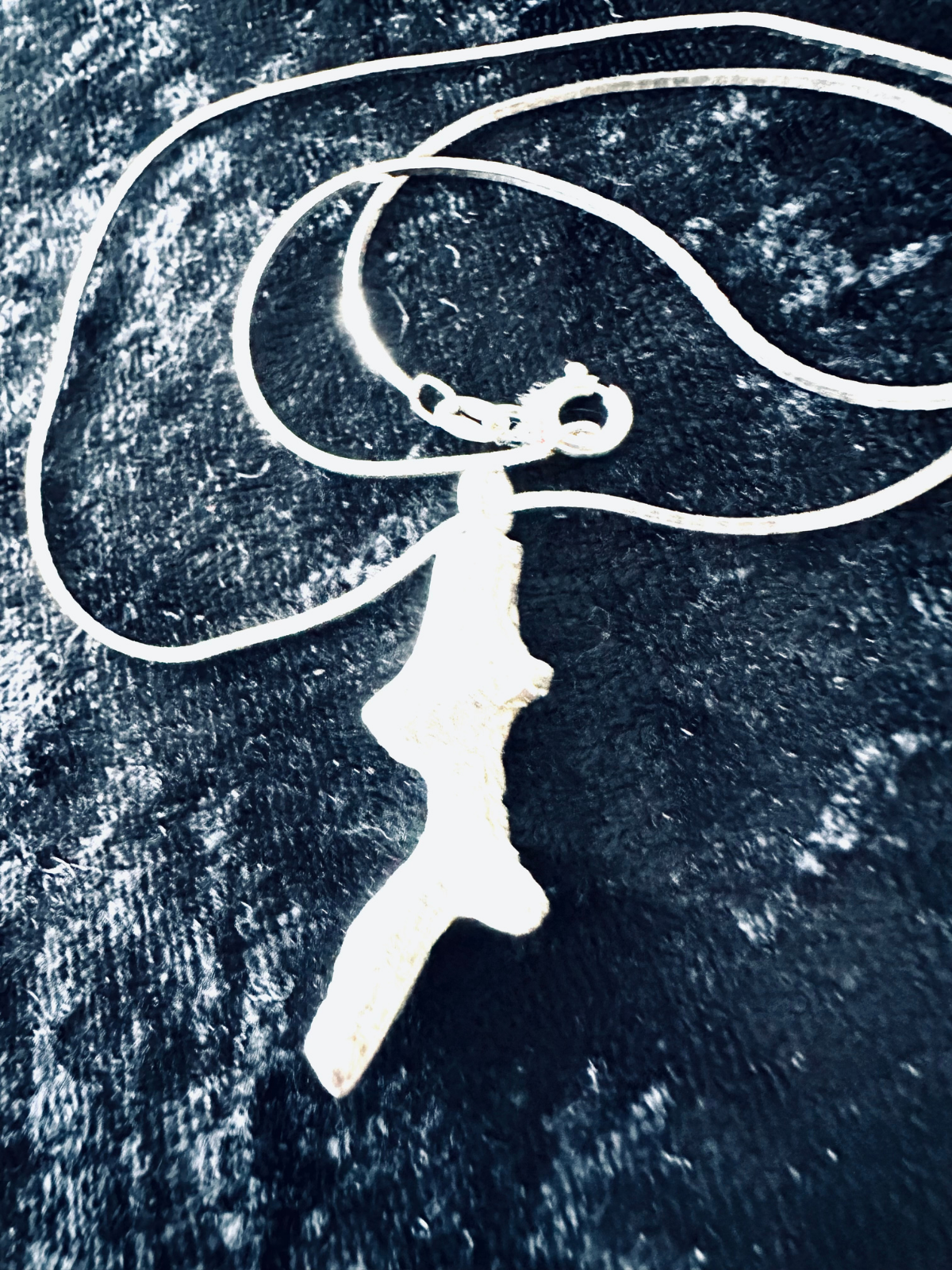 natural_coral_pendant_necklace_fine_silver_design