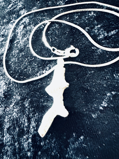 natural_coral_pendant_necklace_fine_silver_design