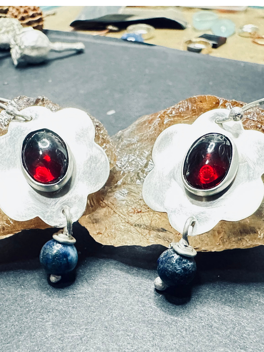 red_onyx_flower_earrings_sterling_silver