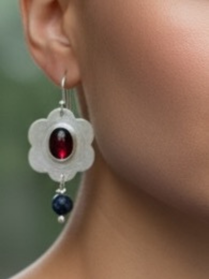 red_onyx_gemstone_flower_earrings_silver