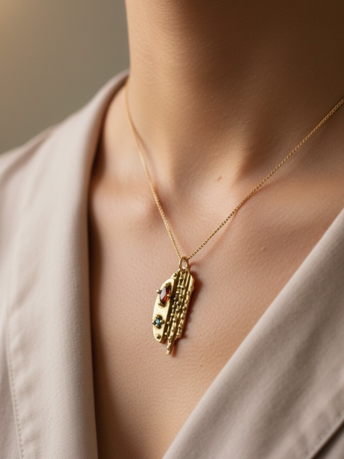 zirconia_bronze_pendant_necklace_gold_plated_chain